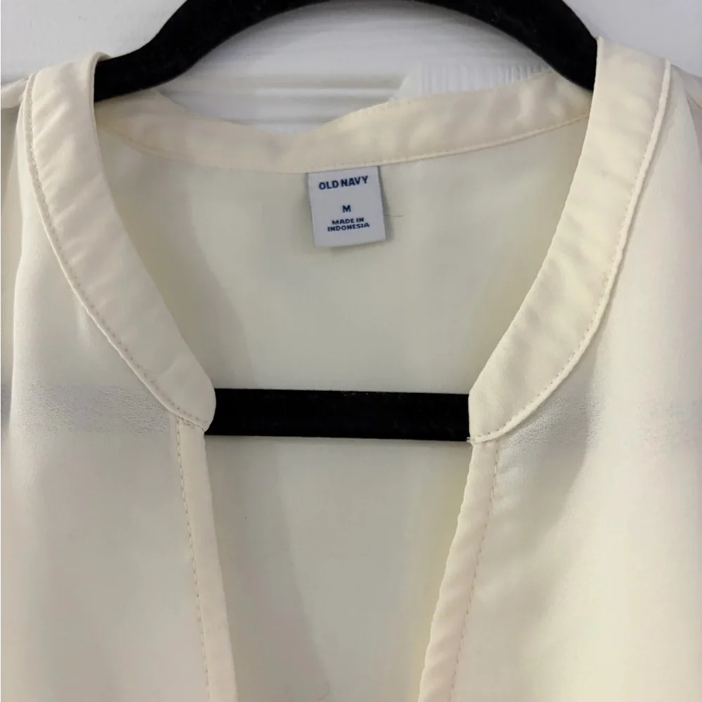 Old Navy Cream Floral Blouse - Picture 2 of 2